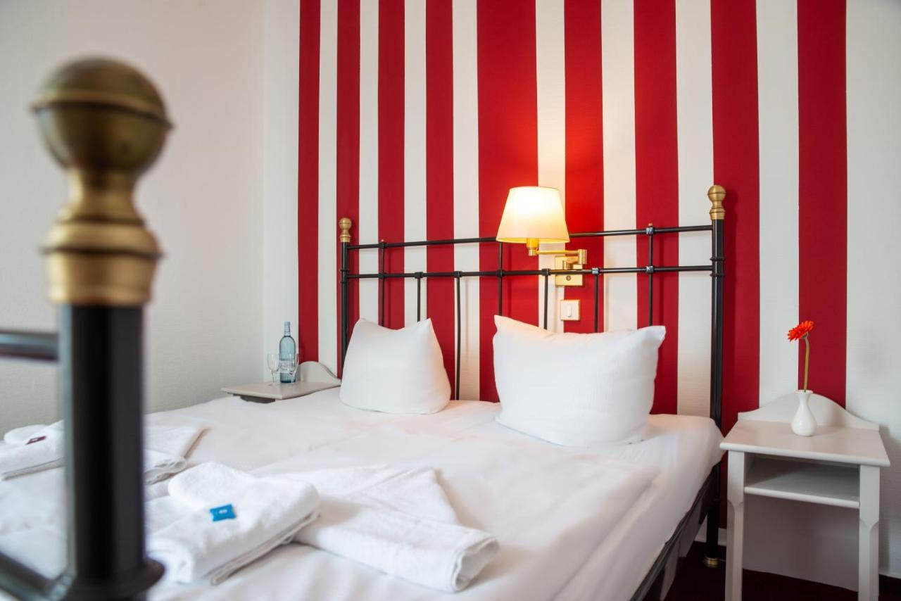 Meeressterne Hotel Weisses Schloss 塞巴特黑灵斯多夫 外观 照片